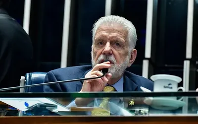 Imagem ilustrativa da imagem Jaques Wagner concede entrevista no Café das 7 desta sexta