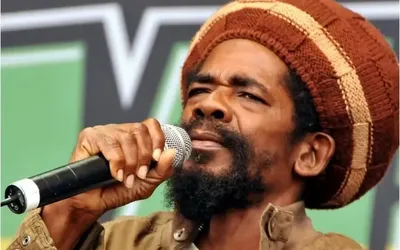 Imagem ilustrativa da imagem Morre Cocoa Tea, lenda do reggae, aos 65 anos