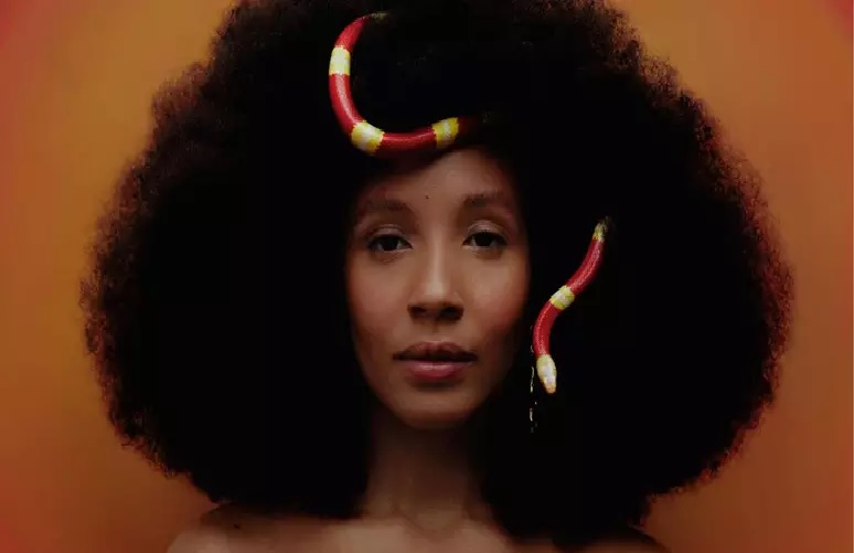 Imagem ilustrativa da imagem Conversa Brasileira deste domingo, 11, recebe a cantora Nabiyah Be