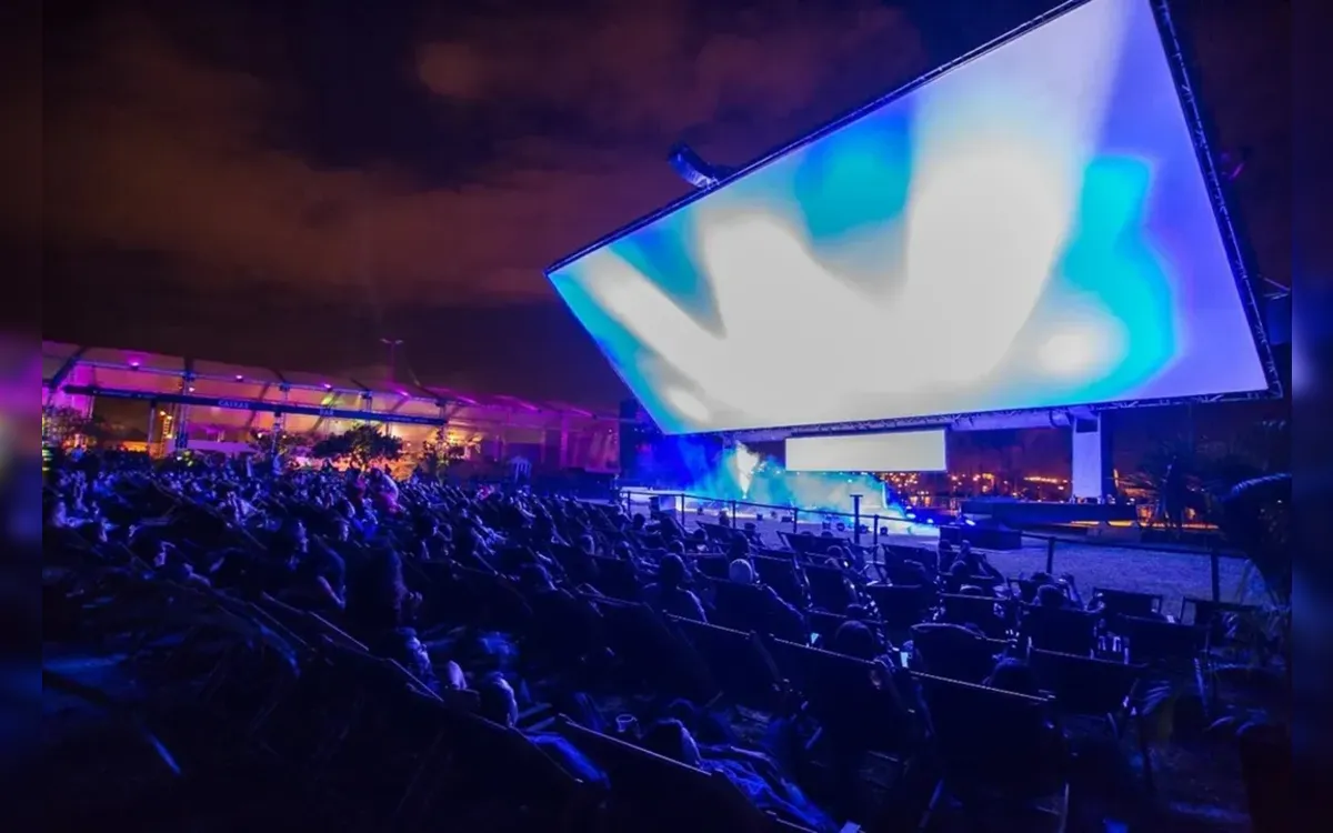 Cinema gigante: sessão de filme tem ingressos esgotados em Salvador