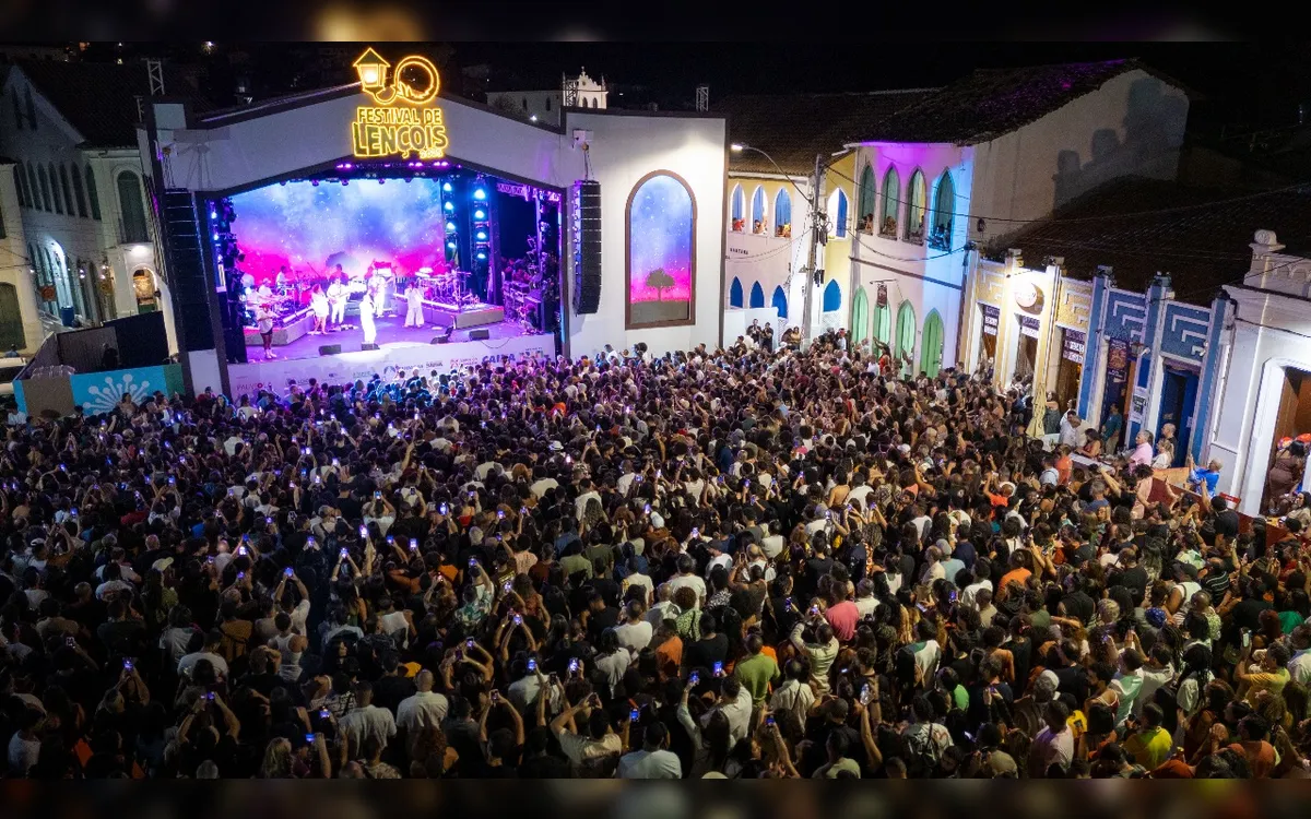 Maria Gadú, Jorge Vercillo e Thathi dão o tom na segunda noite em Lençóis