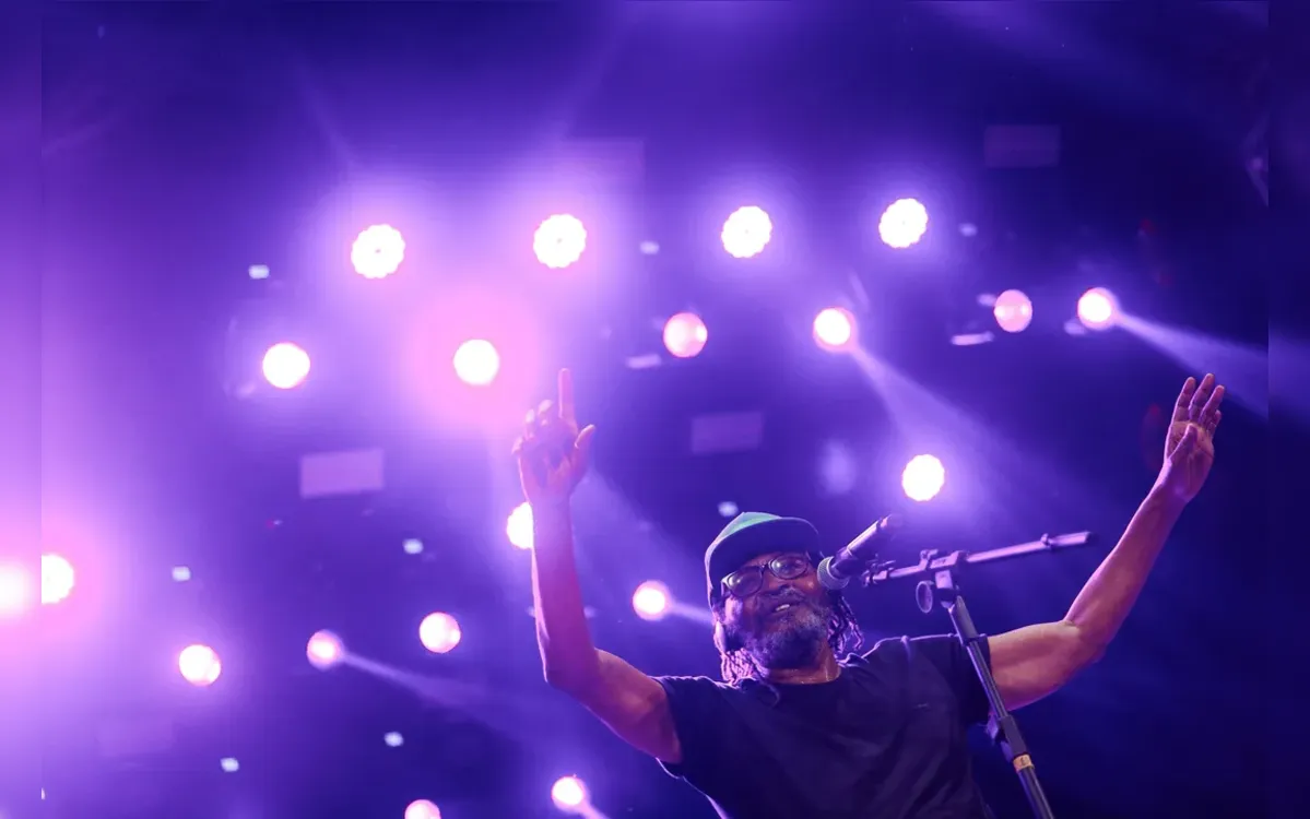 "Me sinto privilegiado por estar aqui", declara Edson Gomes na Arena A TARDE