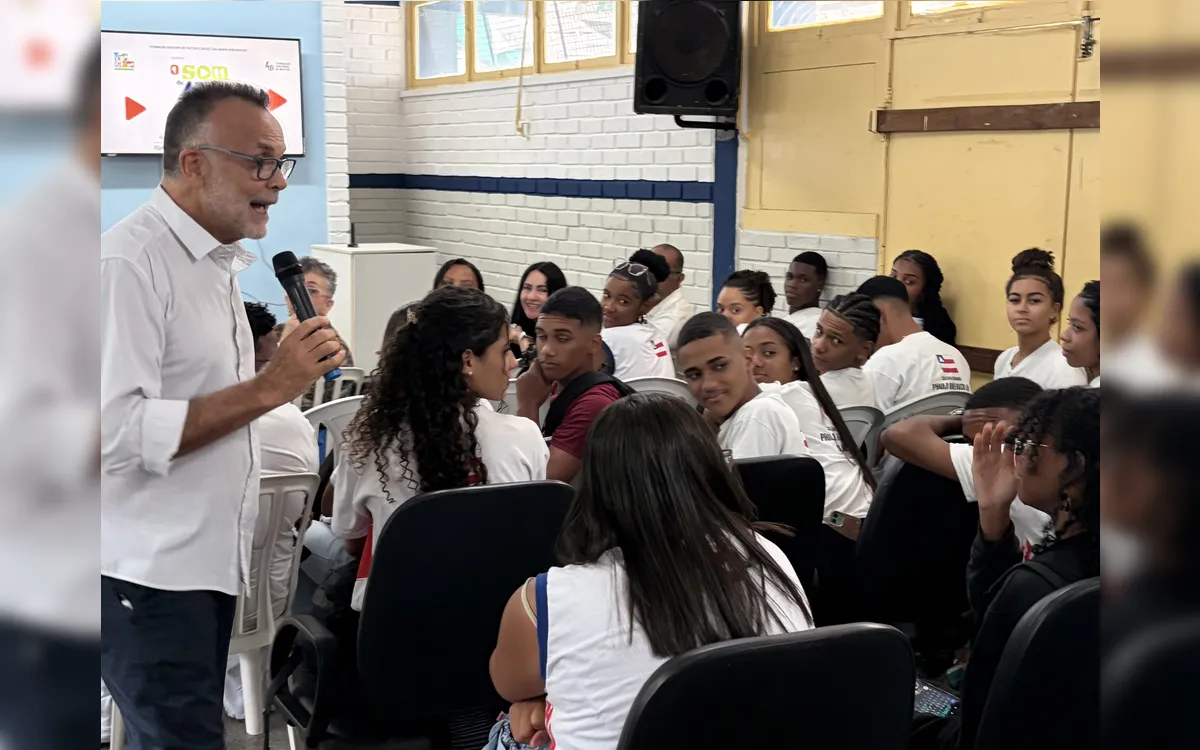 Exposição “O Som de 4 Décadas” chega a colégio estadual no Bonfim