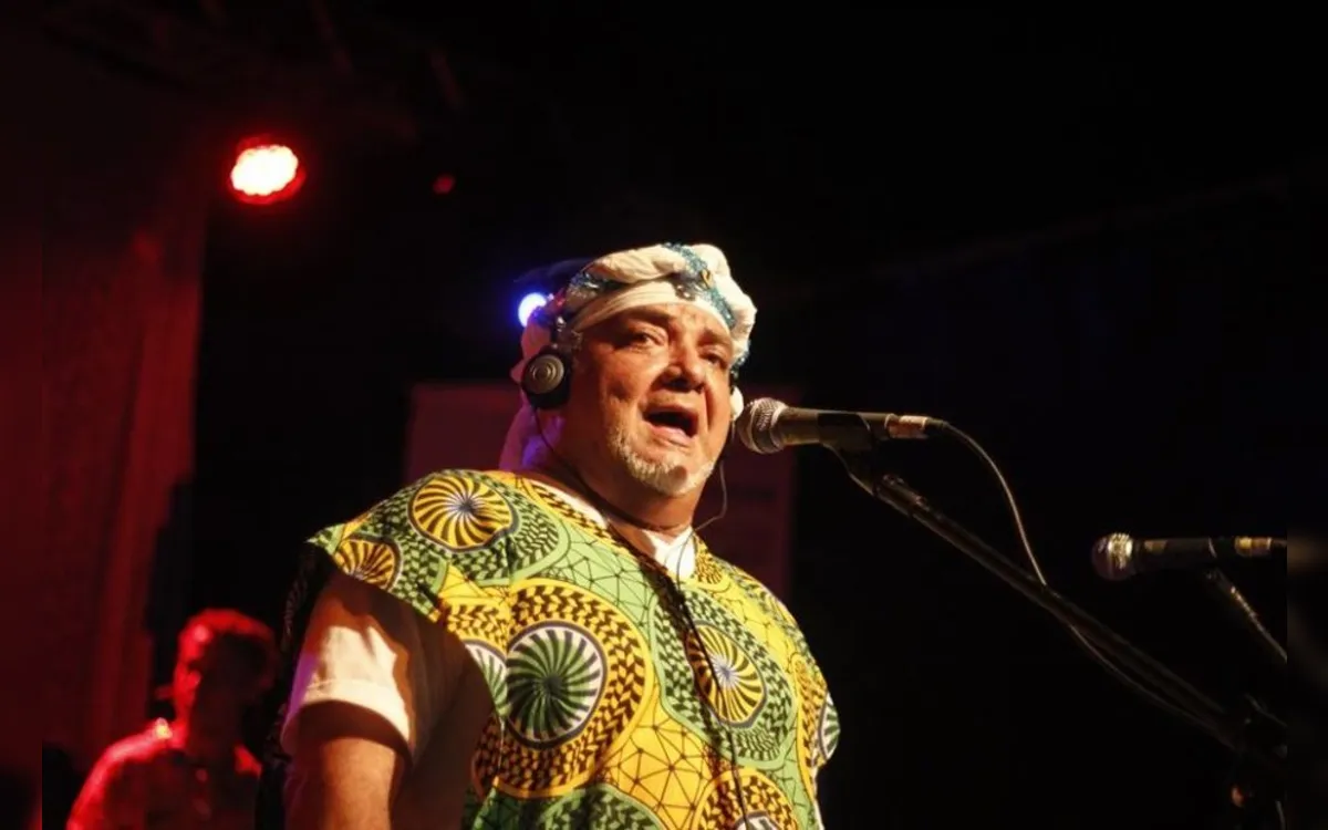 Gerônimo Santana recebe convidados em show no Rio Vermelho