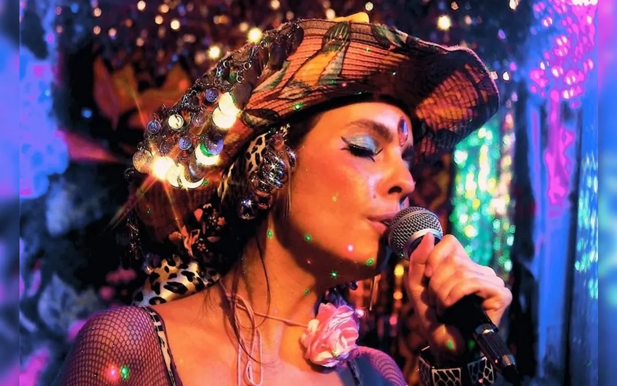 Mãeana mistura João Gilberto e João Gomes e retoma show em Salvador