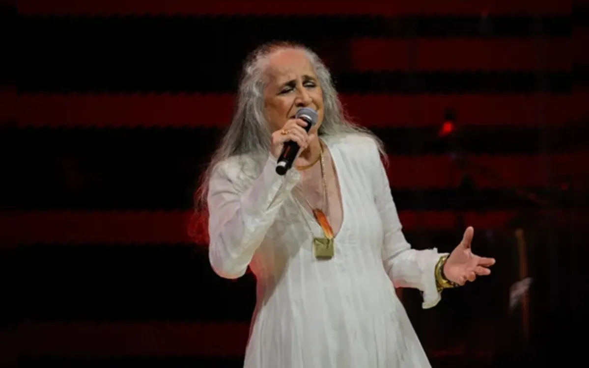 Maria Bethânia celebra 80 anos com legado histórico na música brasileira