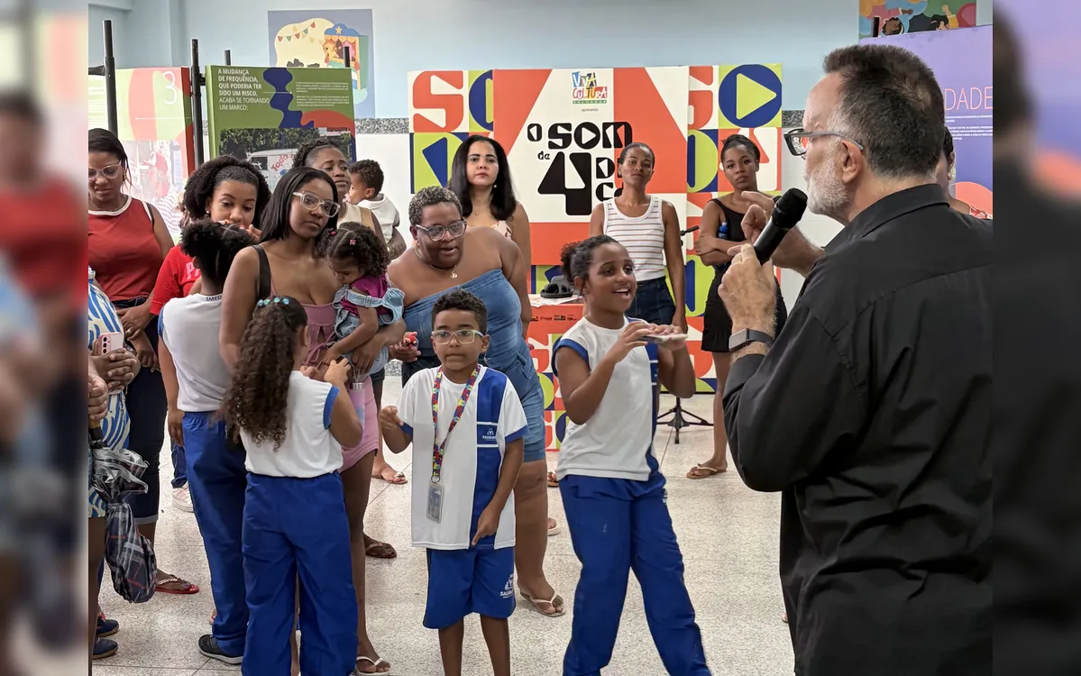 “O Som de 4 Décadas”: Jefferson Beltrão visita escola em Cosme de Farias