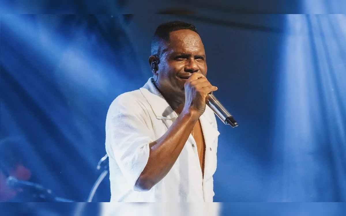 Tatau faz show exclusivo para foliões do bloco Frenesi