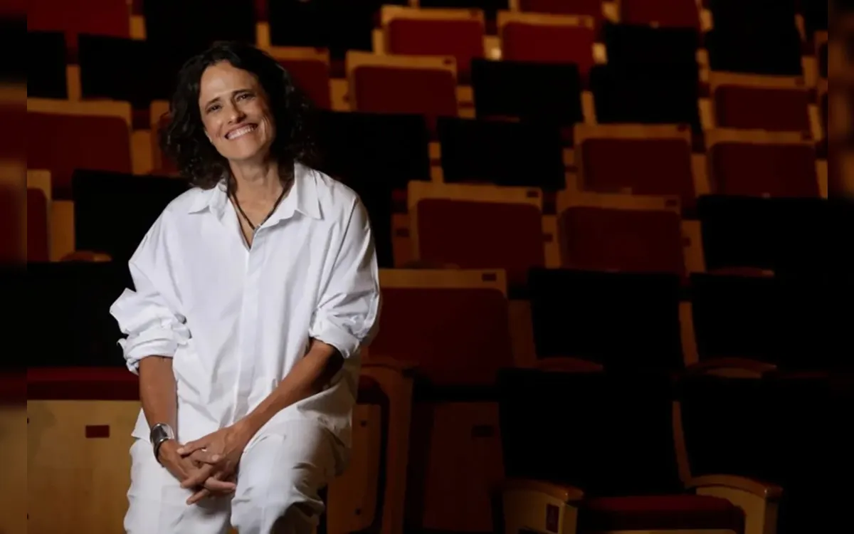 Zélia Duncan traz ‘Bailão ZD’ para Salvador com participação de Daniela Mercury