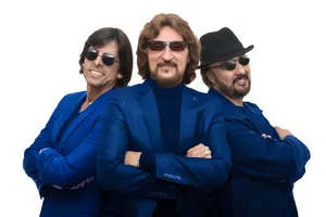 Bee Gees Alive celebra 25 anos de carreira com show esgotado na Arena A TARDE