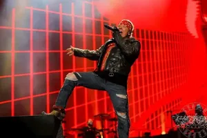 Vocalista do Guns N' Roses revela problema de saúde que surge ao cantar
