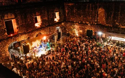 Imagem ilustrativa da imagem Após reforma, Trapiche Barnabé volta a receber Biergarten em edição especial