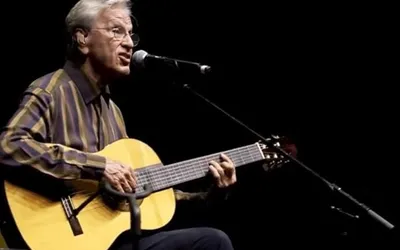Imagem ilustrativa da imagem Caetano Veloso é a atração do programa 'Palco A Tarde FM' neste sábado (08)