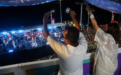 Imagem ilustrativa da imagem Estrelas do axé e autoridades públicas marcam presença no A TARDE Folia