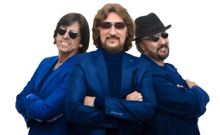 Bee Gees Alive celebra 25 anos de carreira com show esgotado na Arena A TARDE