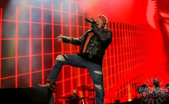 Vocalista do Guns N' Roses revela problema de saúde que surge ao cantar