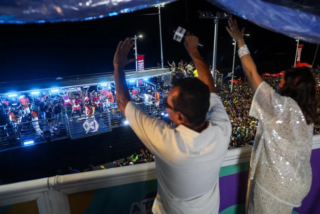 Imagem ilustrativa da imagem Estrelas do axé e autoridades públicas marcam presença no A TARDE Folia