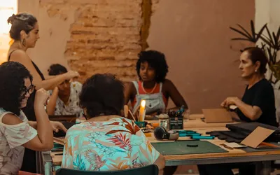 Imagem ilustrativa da imagem Artista plástica e escritora Júlia Panadés ministra oficina em Salvador