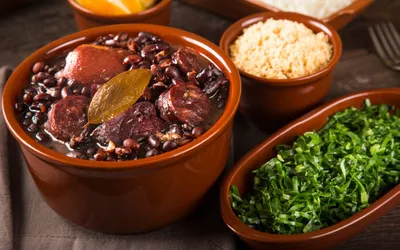 Imagem ilustrativa da imagem Caramurê realiza Feijoada de Natal com música ao vivo