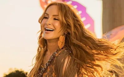 Imagem ilustrativa da imagem Claudia Leitte faz ensaio de verão no Candyall Ghetto