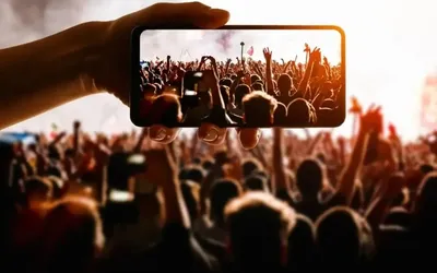 Imagem ilustrativa da imagem Festa sem celular? Entenda nova medida adotada por evento na Bahia