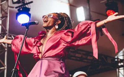 Imagem ilustrativa da imagem Ingressos para o show de Liniker da turnê Caju em Salvador esgotam