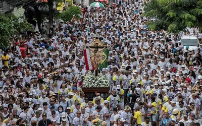Imagem ilustrativa da imagem Lavagem do Bonfim: saiba como curtir a festa sem prejudicar a saúde