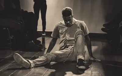 Imagem ilustrativa da imagem Leno Sacramento encena o monólogo En(cruz)ilhada no Teatro Módulo