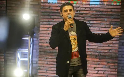 Imagem ilustrativa da imagem OUÇA: Del Feliz diz que amor a forró e carinho de fãs superam cansaço