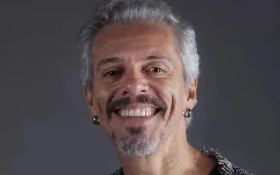 Imagem ilustrativa da imagem Osvaldo Mil apresenta ‘MUSICAUSOS’ no Teatro SESI Rio Vermelho