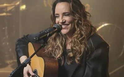 Imagem ilustrativa da imagem Palco A TARDE FM apresenta melhores momentos do show de Ana Carolina