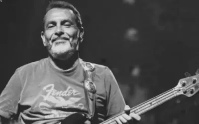Imagem ilustrativa da imagem Renato Tommaso, baixista do Jota Quest, morre aos 54 anos