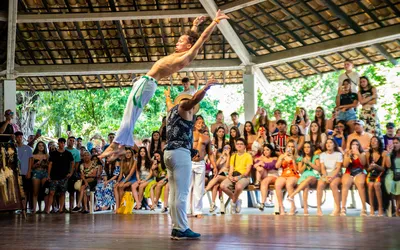 Imagem ilustrativa da imagem Turismo estudantil movimenta economia de Porto Seguro no mês de julho