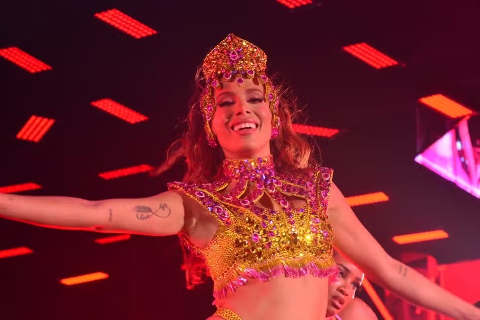 Imagem ilustrativa da imagem Anitta anuncia data de mais uma edição do ensaio de verão em Salvador