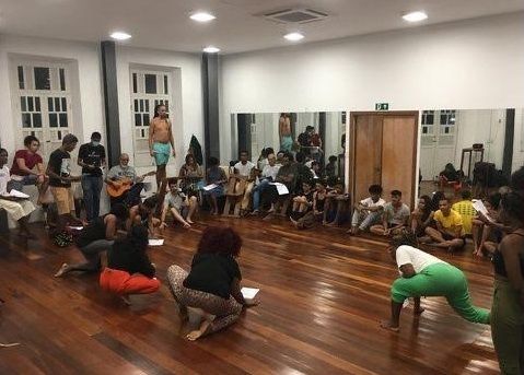 Imagem ilustrativa da imagem Bando de Teatro Olodum estreia espetáculo gratuito no Campo Grande