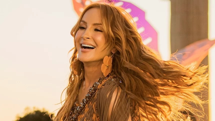 Imagem ilustrativa da imagem Claudia Leitte faz ensaio de verão no Candyall Ghetto
